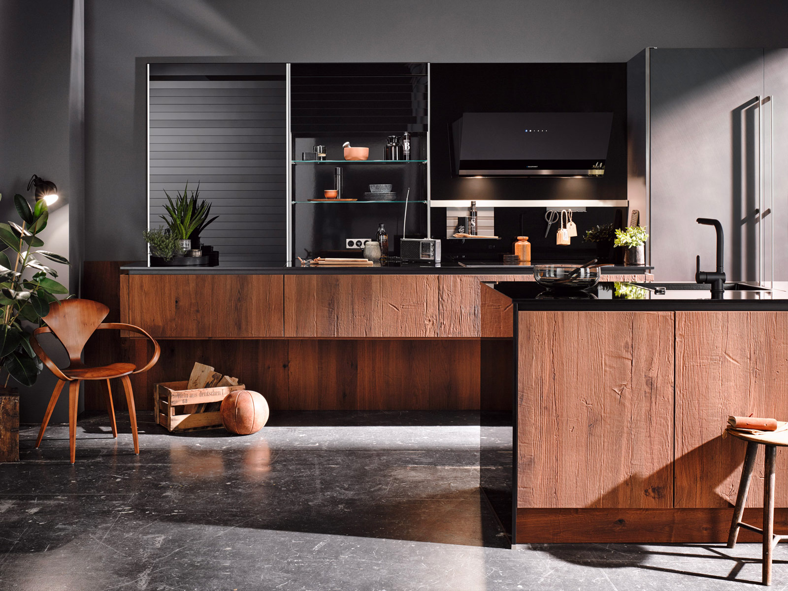 Aménagement sur-mesure avec menuiserie haut de gamme et cuisine ouverte design