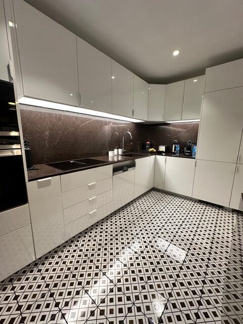 Cuisine sur-mesure contemporaine réalisé par APS